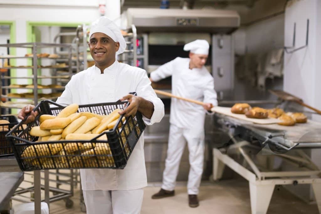 NECESITO JOVEN ayudante para elaboración empanadas